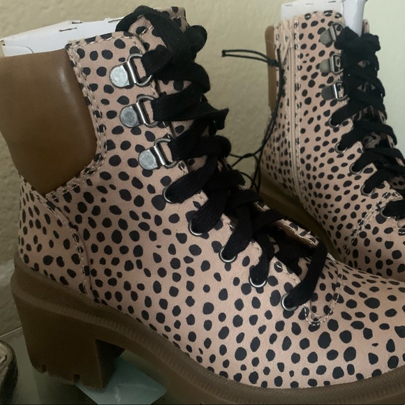 Super Cute Chunky Heel Lace up Boots w\ zipper!!😍 - Picture 4 of 4